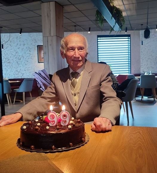 Ветеранът от Втората световна Цено Спасов е на прага на своето столетие, макар да е празнувал само 24 рождени дни
