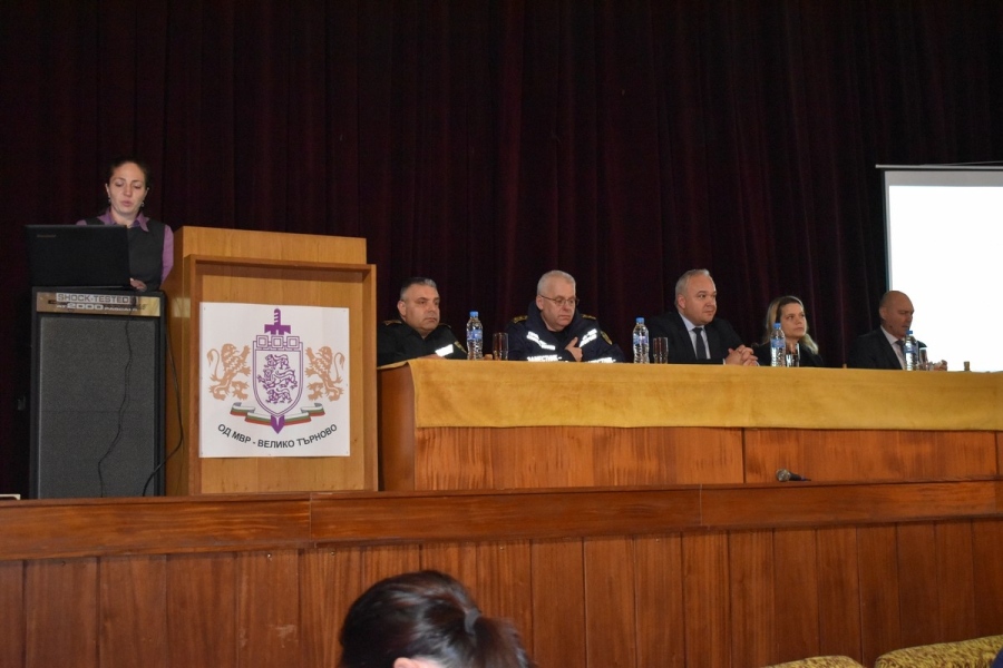 Вътрешният министър присъства на годишния отчет-анализ на Областната дирекция на МВР във Велико  Търново