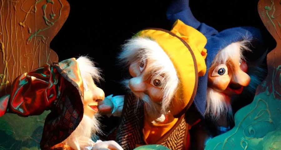 Приказни герои от света на братя Грим излизат на сцената на Куклен театър ВЕСЕЛ