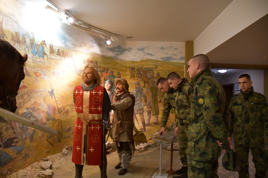 Курсанти от НВУ се запознаха с историята на Велико Търново
