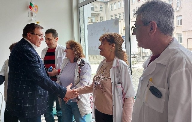 Проф. Костадин Ангелов и Деница Сачева в Горна Оряховица: ГЕРБ предлага нов механизъм за възнагражденията на младите лекари