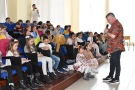 Милен Иванов представи новата си книга пред най-малките ученици на СУ „Вичо Грънчаров”