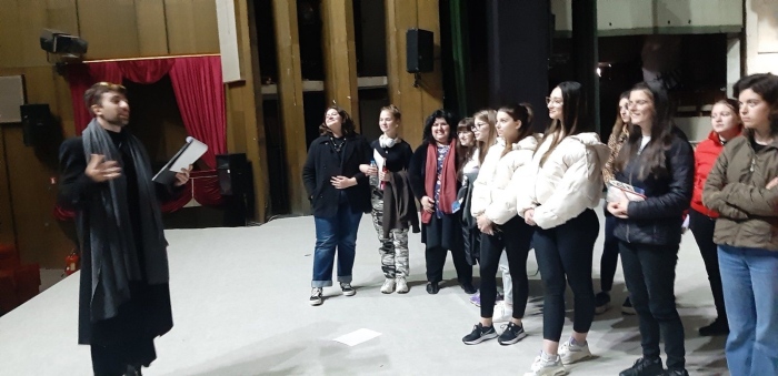 Ученици от СУ „Георги Измирлиев“ се докоснаха до магията на театъра