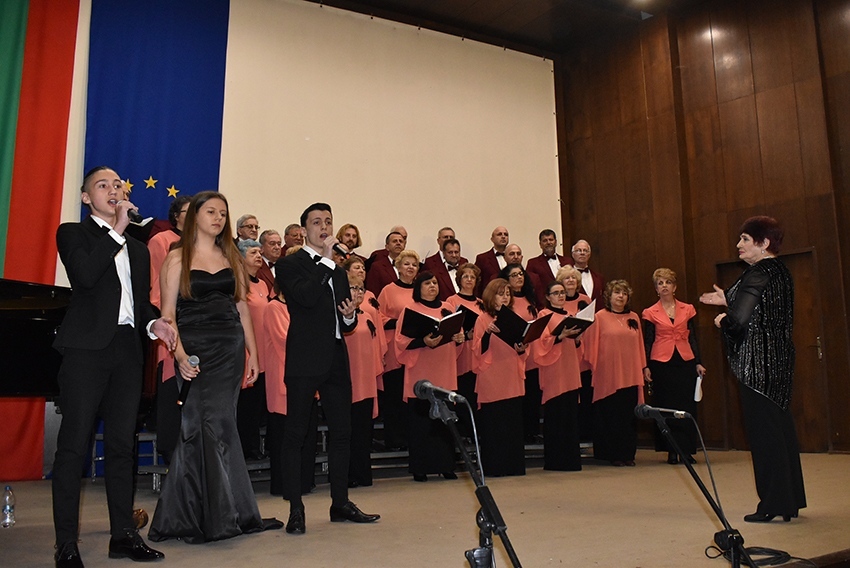 Два часа музикално великолепие подариха на горнооряховчани местните вокални школи и гости