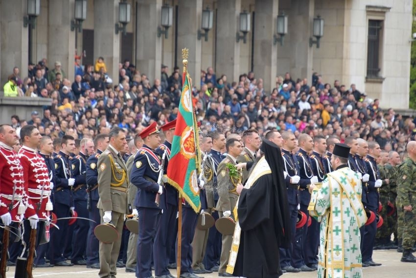 Представителен блок на НВУ „Васил Левски” участва във военния парад в София