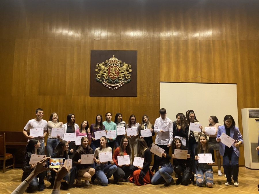 Ученици от Езиковата гимназия във Велико Търново получиха испански дипломи DELE