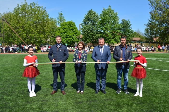 Новоизградено футболно игрище с изкуствена настилка беше официално открито в Павликени