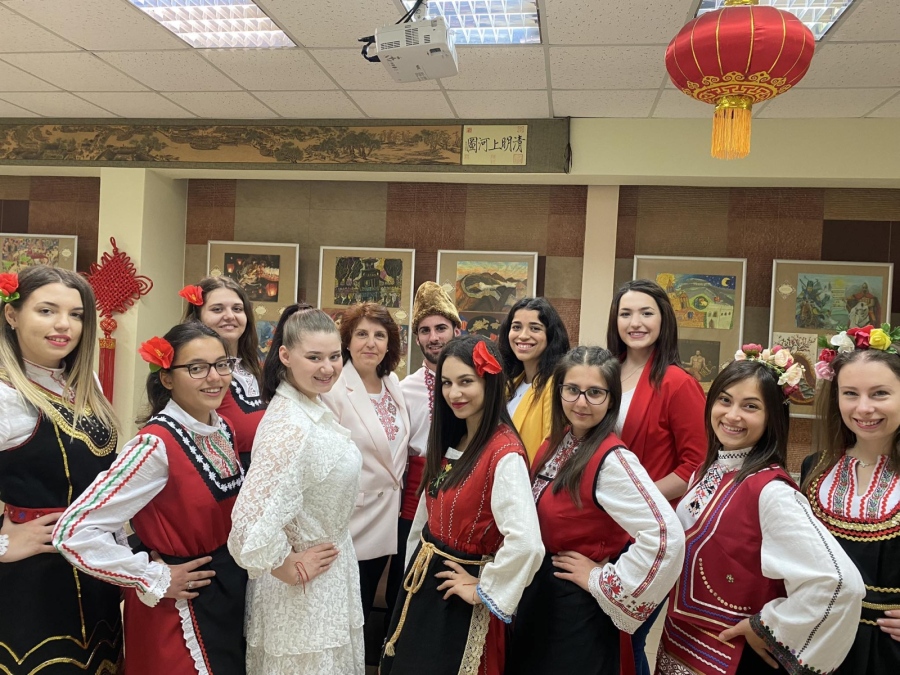 Шести „Форум за герои“ и награждаване на конкурс се проведе в Педагогическия факултет на ВТУ