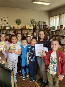 Първокласници от ОУ „Иван Вазов“ са първите дарители в инициативата „От деца за деца“ на Общинската библиотека в Горна Оряховица