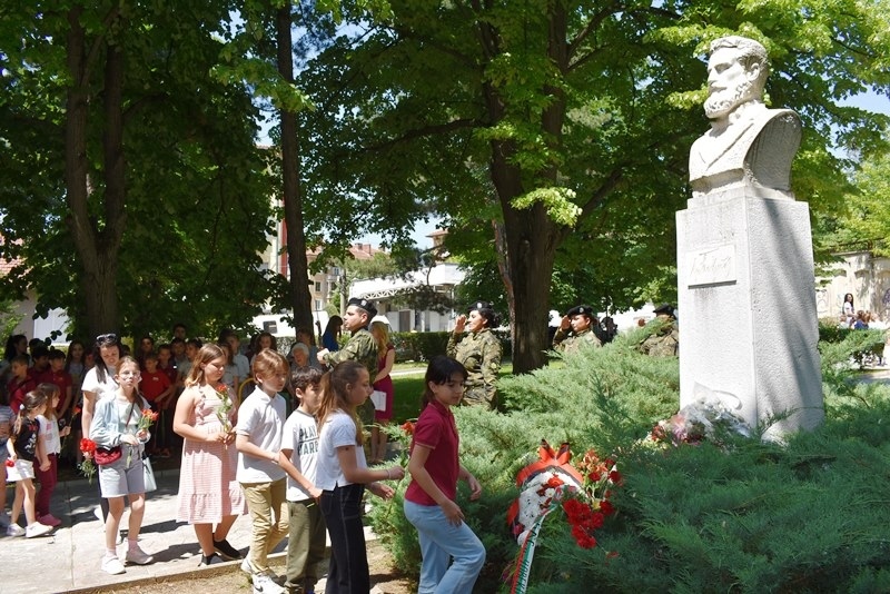 Горна Оряховица обсипа подвига на Христо Ботев и четата му с признателност