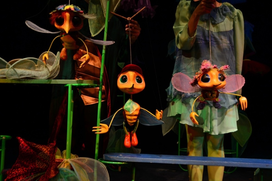 Пловдивският Държавен куклен театър представя „Мързеливата пчеличка“ на сцената на фестивала „Лято, кукли и приятели“