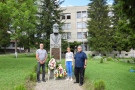 Поднасяне на венци в знак на признателност към делото на д-р Димитър Моллов в Беброво