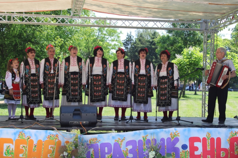 Песенния празник „Еньовче“ проведоха в Стражица