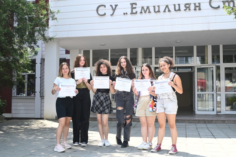 Ученички от СУ „Емилиян Станев“ участваха в първото издание на образователния формат „Рекламно междучасие“