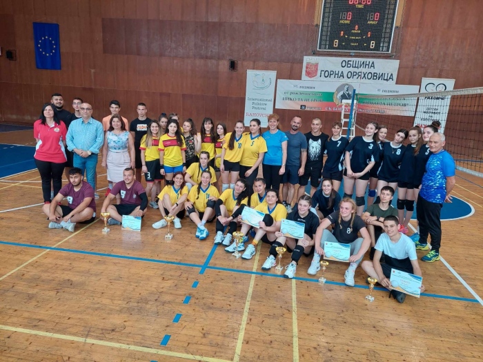 Юношите на ПГЕЕ и девойките на Гимназията спечелиха волейболния турнир за Купата на кмета