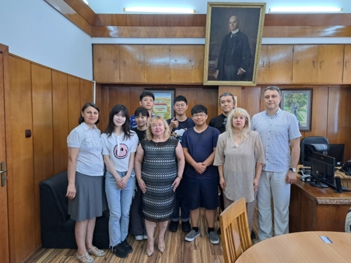 Ректорът проф. д-р Марияна Божинова посрещна преподавател и студенти от Тайван, провеждащи практика в Свищовската академия