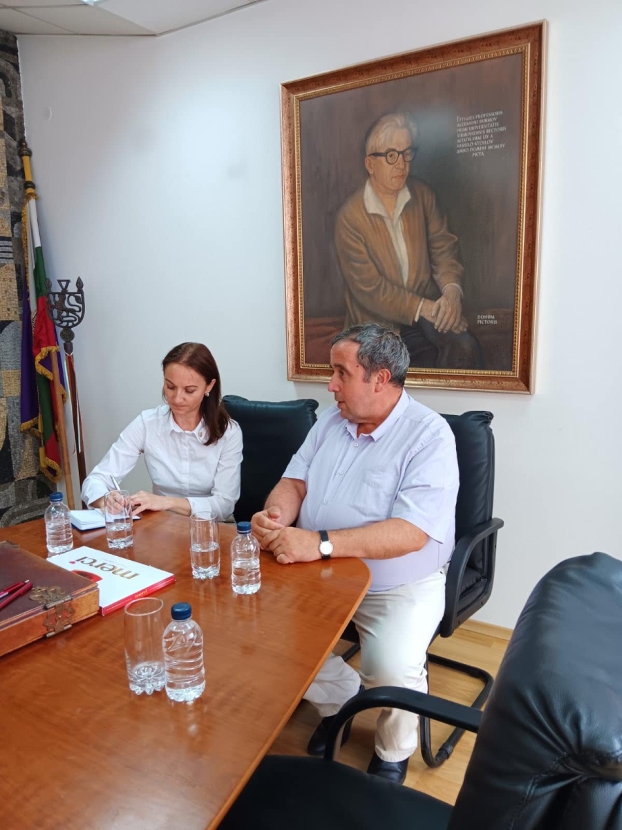 Посланикът на Словения бе гост във ВТУ