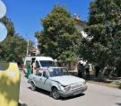 Възрастно семейство се размина на косъм, огромна липа падна току пред колата им в Горна Оряховица