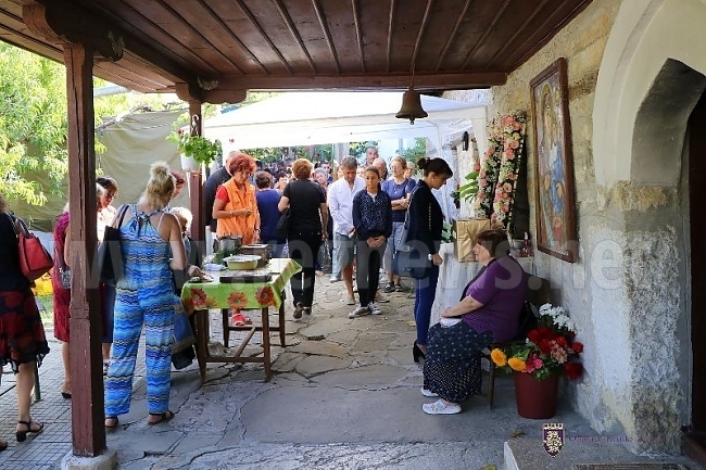 Арбанаси празнува на Голяма Богородица