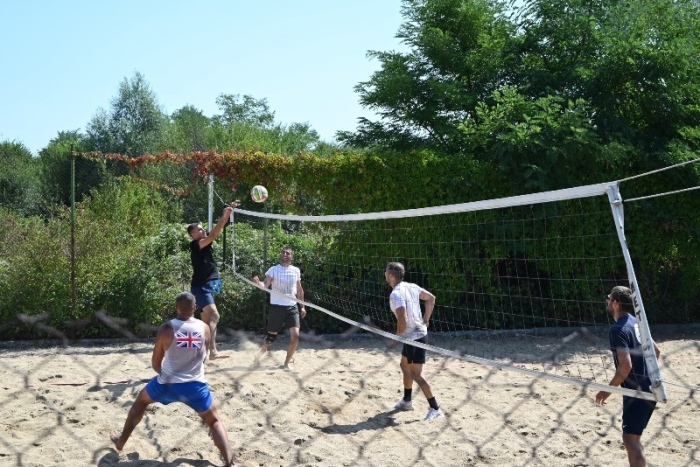 „Дългучите“ спечелиха открития турнир по плажен волейбол в Елена