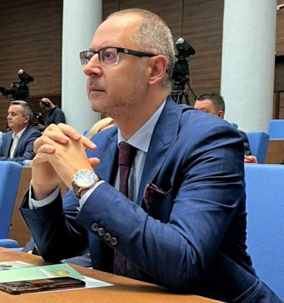 Димитър Николов пита за кадровата обезпеченост в железопътния сектор