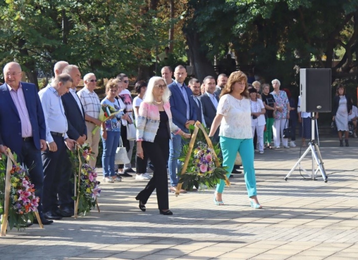 С тържествен ритуал лясковчани отбелязаха 115 години от обявяване Независимостта на България
