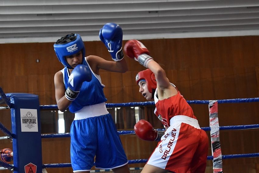200 младежи и девойки се боксират на ринга в Горна Оряховица за Държавното по бокс