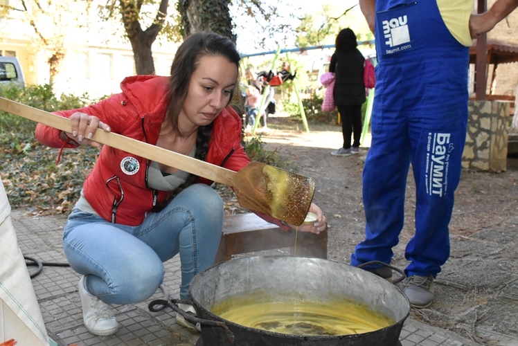 Празник с главен герой маджуна събра кулинари и самодейци в Стрелец