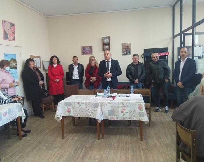 По-евтини карти или безплатни билети за градския транспорт поискаха от Огнян Стоянов пенсионерите от Гарата и Калтинец