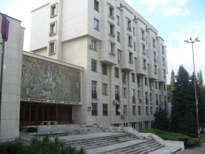 Областната дирекция на МВР търси да назначи дърводелец