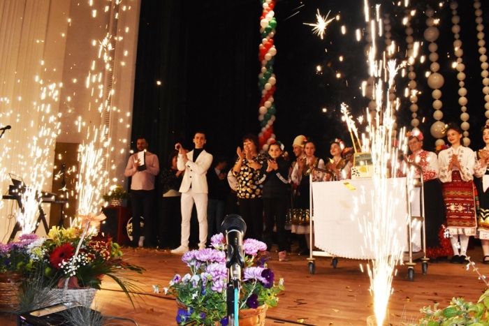 140 години Читалище и театрална дейност отбелязаха в Долна Оряховица с празничен концерт