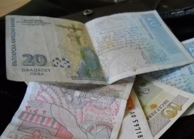 Намерени пари в контейнер чакат собственика си в Полицията във Велико Търново