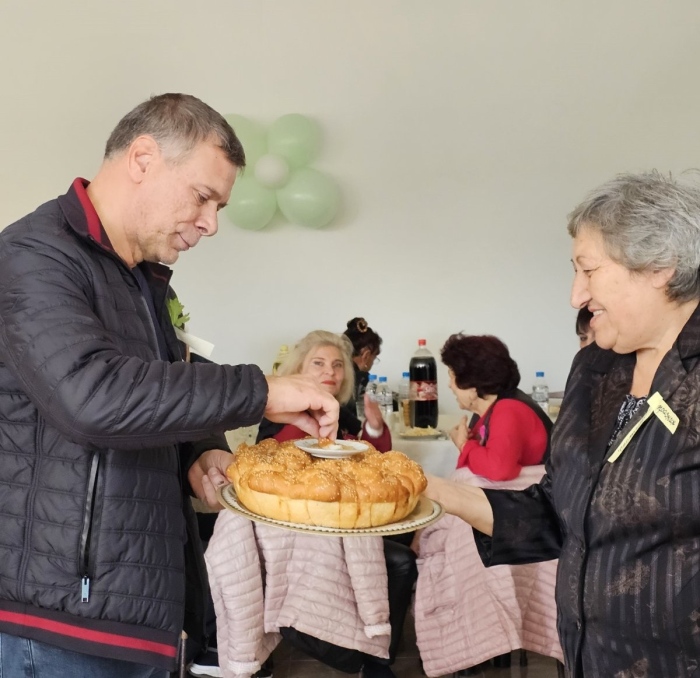 Няма нищо по-хубаво от това в една община да има здрави и дълголетни семейства, каза Николай Рашков на „златните” двойки в Долна Оряховица и Първомайци