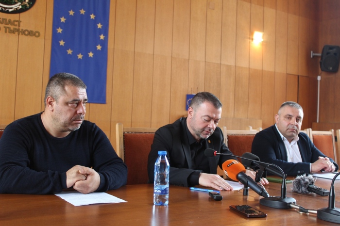 Пътищата в областта са проходими, няма бедстващи хора, увери областният управител Ивайло Здравков