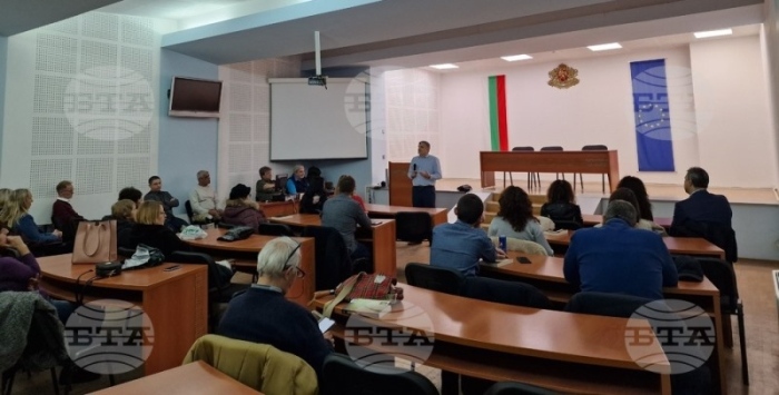Иранецът Али Дини от романа „Али Безсмъртния“ разказа своята история