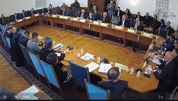 Държавата си търси 9 млн. лв. от „Вагонен завод – Интерком“ АД по договор с „БДЖ – Пътнически превози“ ЕООД