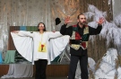 Дядо Коледа пристига на сцената на Театър ВЕСЕЛ в читалище „Искра“