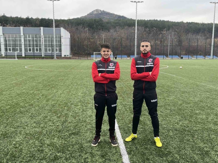 Кристиян Кънчев и Ростислав Данчев обличат екипа на „Локомотив”