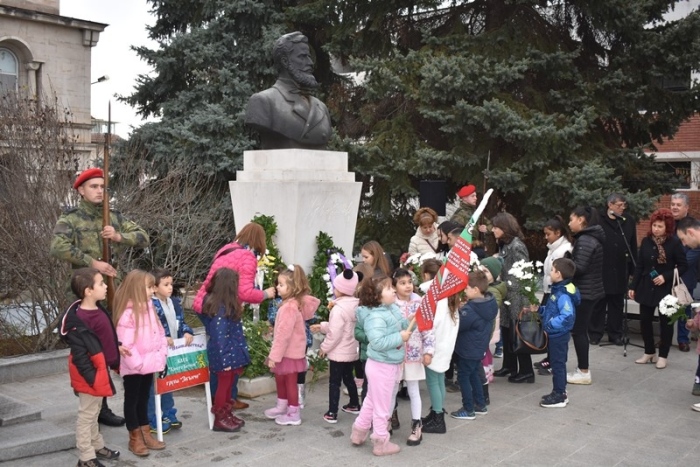 Във Велико Търново почетоха Христо Ботев – символа на искрената обич към България