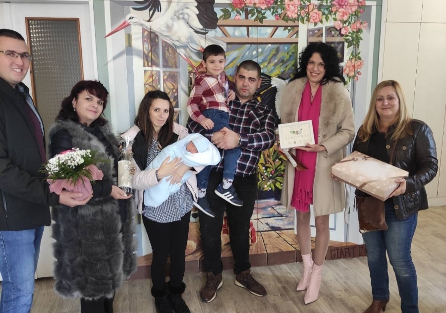 Кампания „Бебетата на Горна Оряховица“ иска да върне доверието в Родилното на МБАЛ „Св. Иван Рилски“