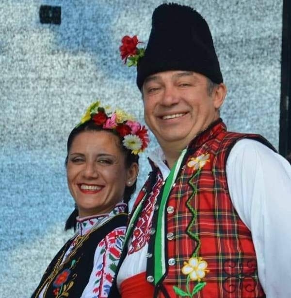 Брат и сестра от Горна Оряховица ръководят един от най-старите и най-успешни състави за български фолклор в Европа