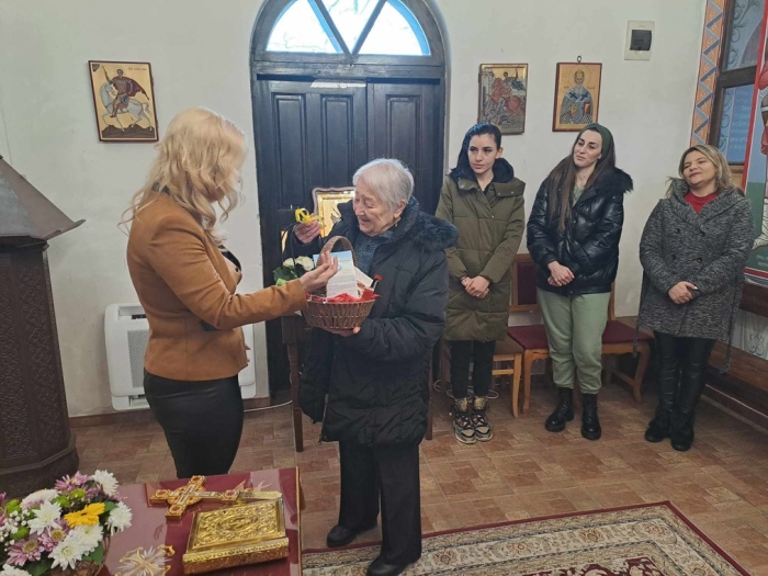 Дружество „Св. Мина“ зарадва пенсионирани акушерки на Бабинден