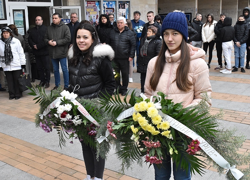 Горна Оряховица се преклони пред един от най-великите си синове в деня на 149-та годишнина на Атанас Буров