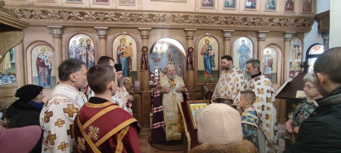 Митрополит Григорий служи за храмовия празник на църквата „Св. Три Светители“ в Горна Оряховица, трима енориаши бяха постригани за иподякони