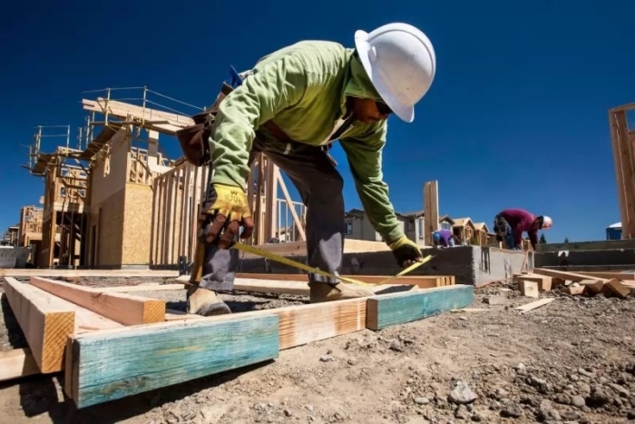 Местни строителни фирми внасят работници от Узбекистан и съседните републики