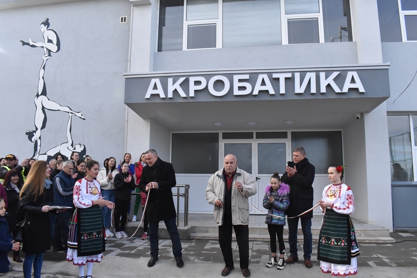 Откриха обновената зала по акробатика с новината, че трите клуба в Горна Оряховица се обединяват с патрон Иван Стойчев