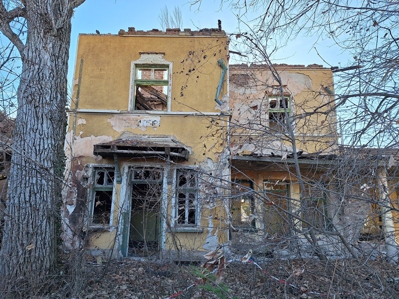 Кметът на Лясковец поиска НКЖИ да обезопаси изоставената гара