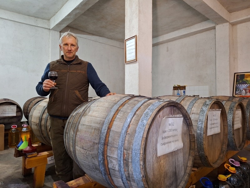 Учител създаде изба и стана отново студент, за да се научи да прави по-добро вино