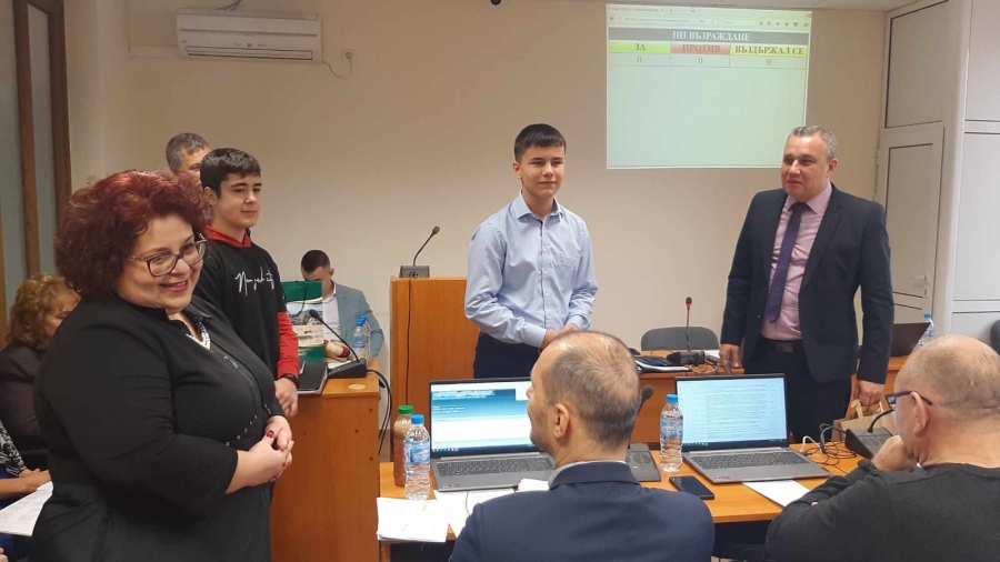 Младежи от първия в страната Ученически общински съвет гостуваха на ОбС – Горна Оряховица