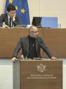 Димитър Николов отново повдигна темата за фалшивите новини, този път с въпрос към военния министър